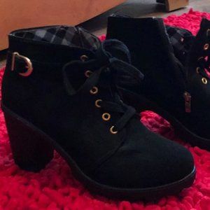 Womens Short Black Boots Size 8